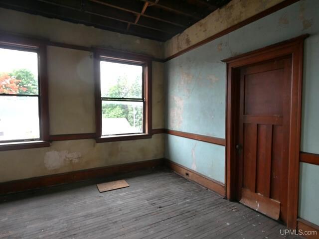More Photos Of 808 Oak St, Calumet Office For Sale