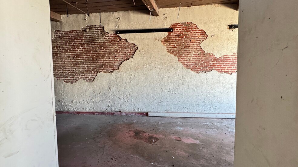 More Photos Of 13 N Broad St, Winder Office For Sale