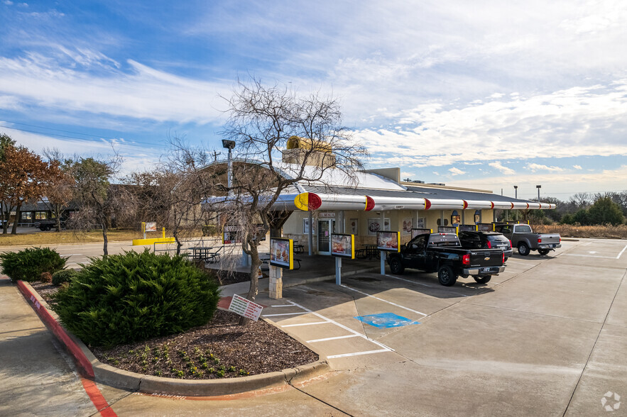 Primary Photo Of 11601 US Highway 380, Aubrey Fast Food For Lease