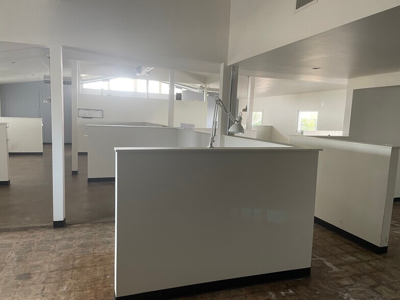 More Photos Of 6926 N Lamar Blvd, Austin Auto Repair For Lease