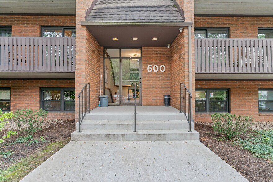 More Photos Of 600 McKnight Park Dr, Pittsburgh Office For Lease