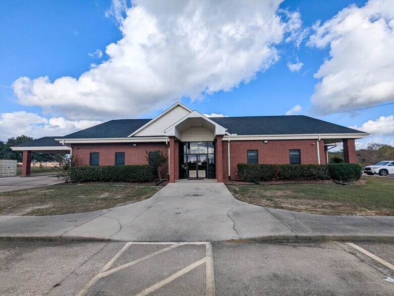 Primary Photo Of 8109 Smith Rd, Beaumont Office For Sale