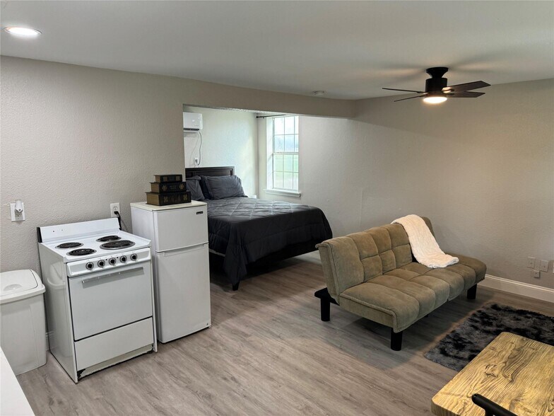 More Photos Of 5202 County Road 469, Brazoria Apartments For Sale