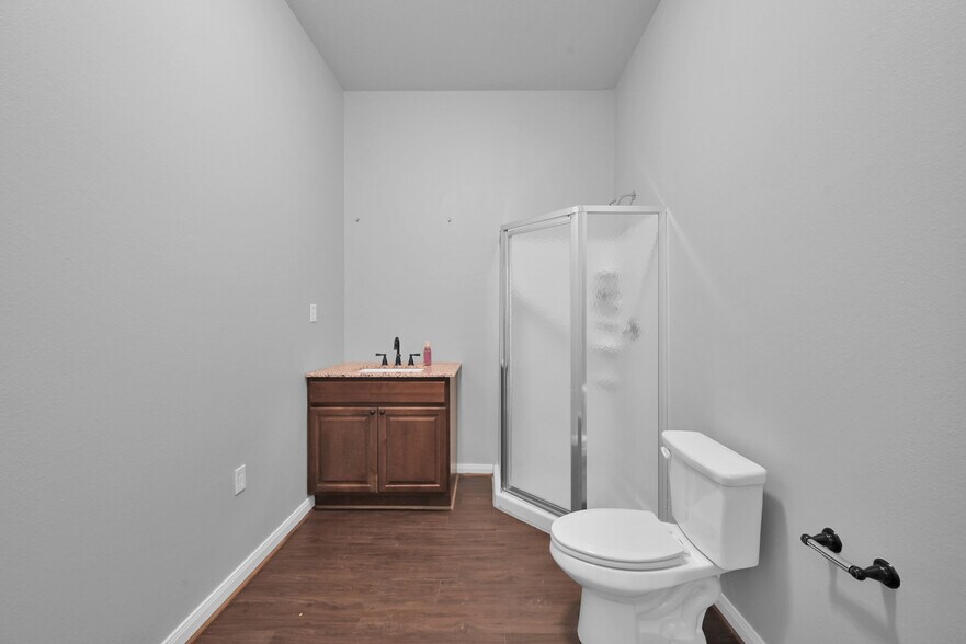 More Photos Of 15513 Capitol Hill Rd, Montgomery Service For Sale