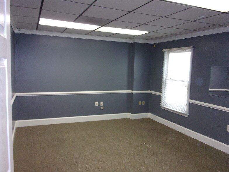 More Photos Of 45571-45595 Shepard Dr, Sterling Medical For Lease