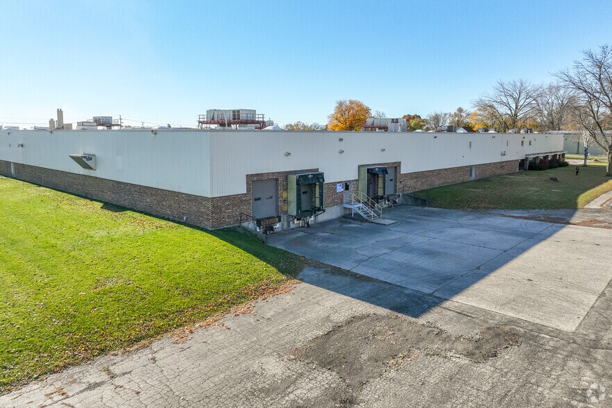 More Photos Of 200 E Avenue G, Rochelle Manufacturing For Sale