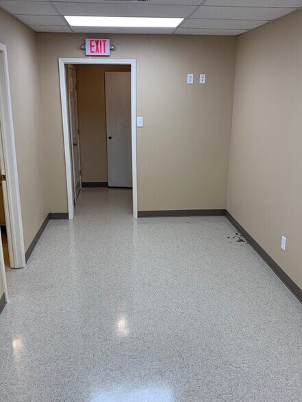 More Photos Of 4849 Lafin Rd, Beaumont Warehouse For Lease
