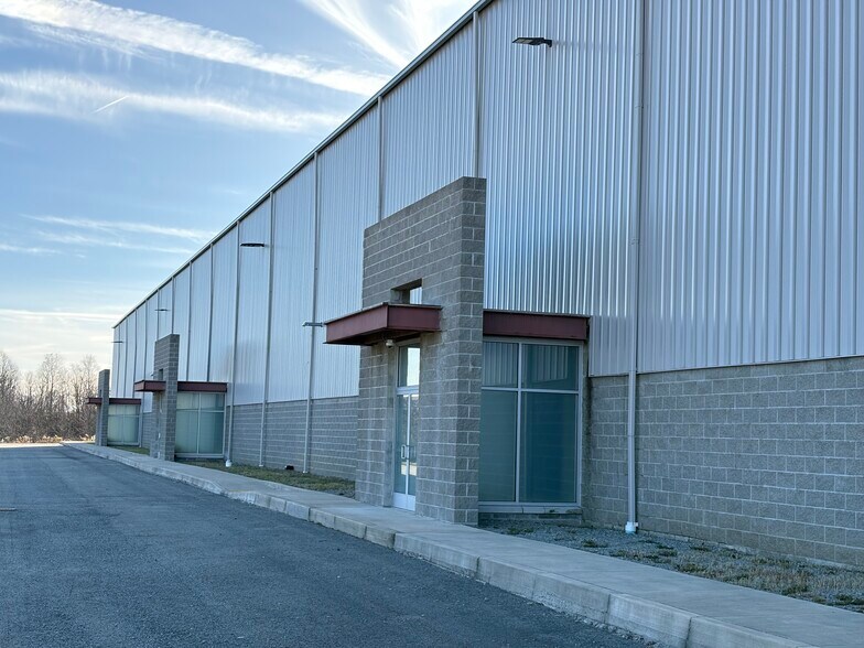 More Photos Of 751 Mountain View Dr, Smithfield Distribution For Lease