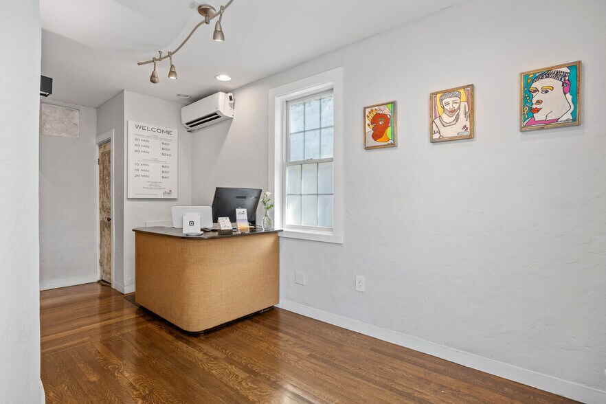 More Photos Of 182 Commercial St, Provincetown Storefront For Sale