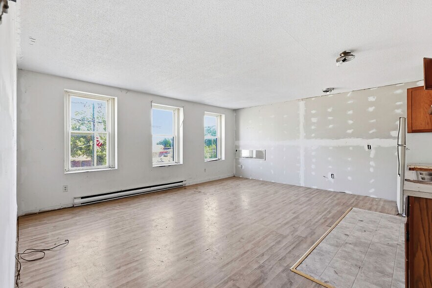 More Photos Of 121 W Broadway, Fulton Storefront Retail Residential For Sale