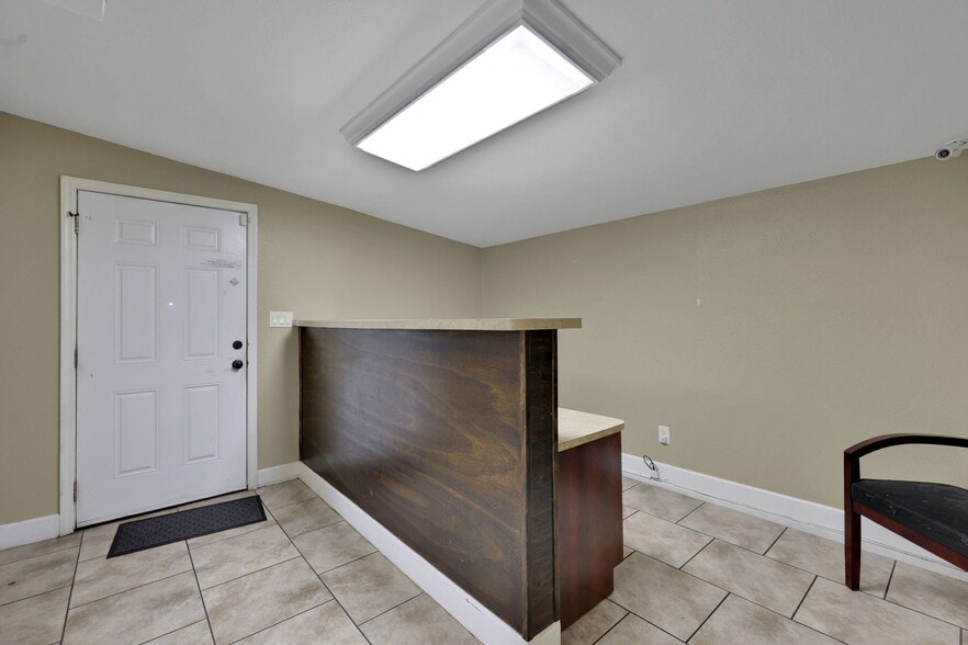 More Photos Of 4608 Norwood Ave, Jacksonville Office For Lease