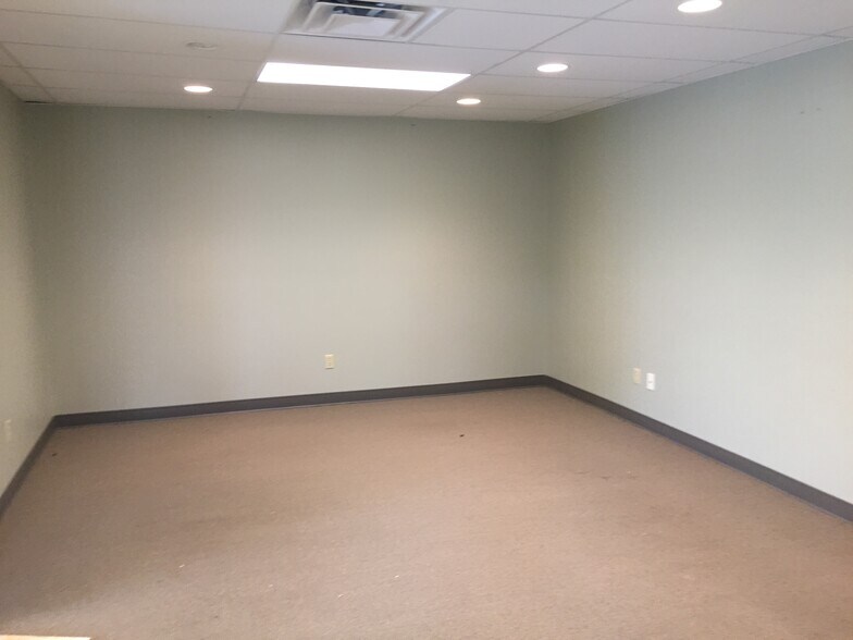 More Photos Of 100 Park Gate Ext, Tupelo Office For Lease