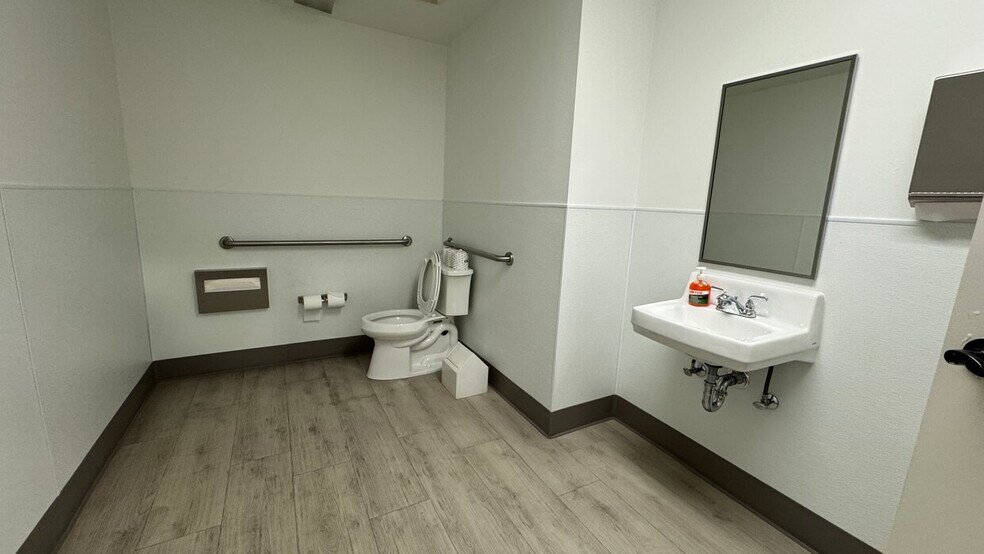 More Photos Of 9505-9541 Mason Ave, Chatsworth Manufacturing For Lease