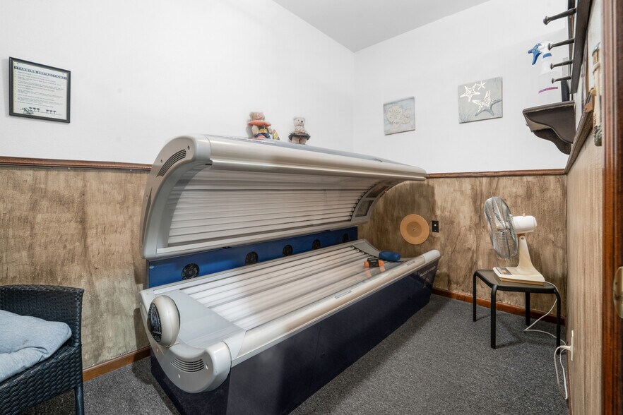 More Photos Of 155 W Menasha Ave, Whitelaw Flex For Sale