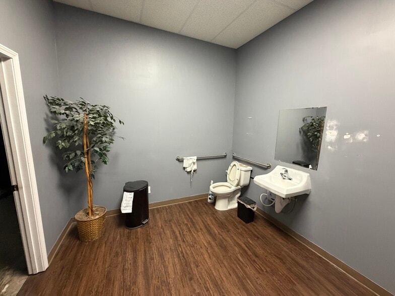 More Photos Of 1225 Cedar Shoals Dr, Athens Freestanding For Lease