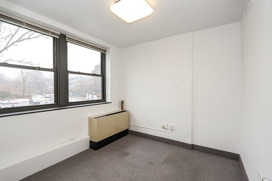 More Photos Of 520 Franklin Ave, Garden City Medical For Sale