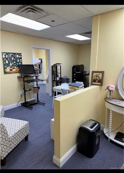 More Photos Of 275 N Middletown Rd, Pearl River Medical For Lease