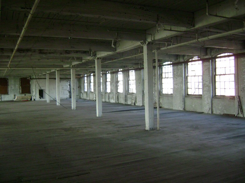 More Photos Of 258-272 Sherman Ave, Newark Manufacturing For Lease
