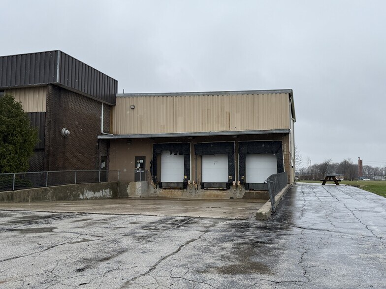 More Photos Of 2100 Cedar St, Fremont Distribution For Sale