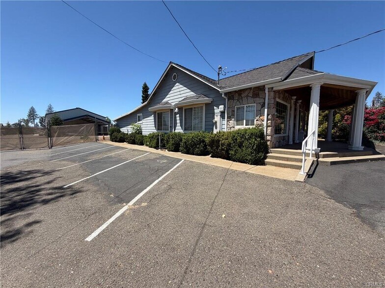 More Photos Of 7671 Skyway, Paradise Storefront Retail Office For Sale