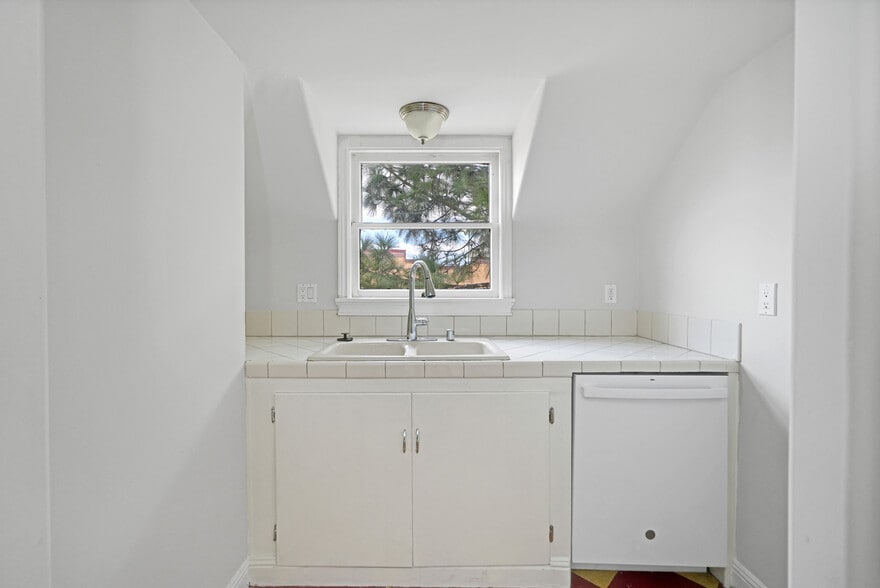 More Photos Of 742 B St, Hayward Restaurant For Sale