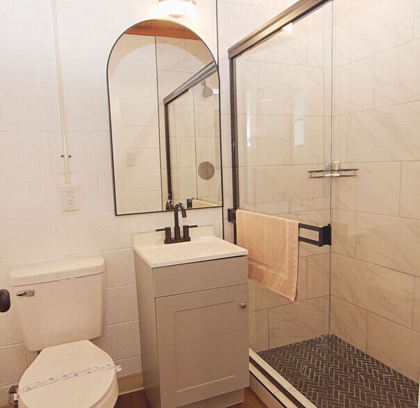 More Photos Of 33700 S 51 Hwy, Wagoner Hotel For Sale