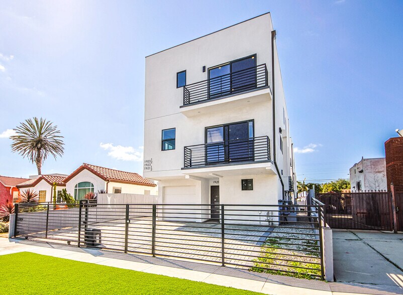 More Photos Of 1923 Carmona Ave, Los Angeles Multifamily For Sale