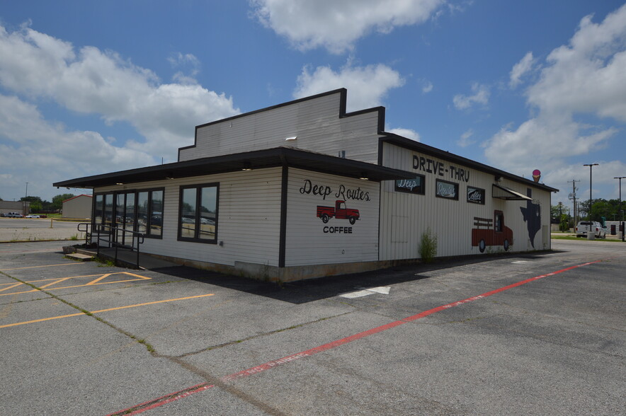More Photos Of 215 Shannon Rd E, Sulphur Springs Freestanding For Sale
