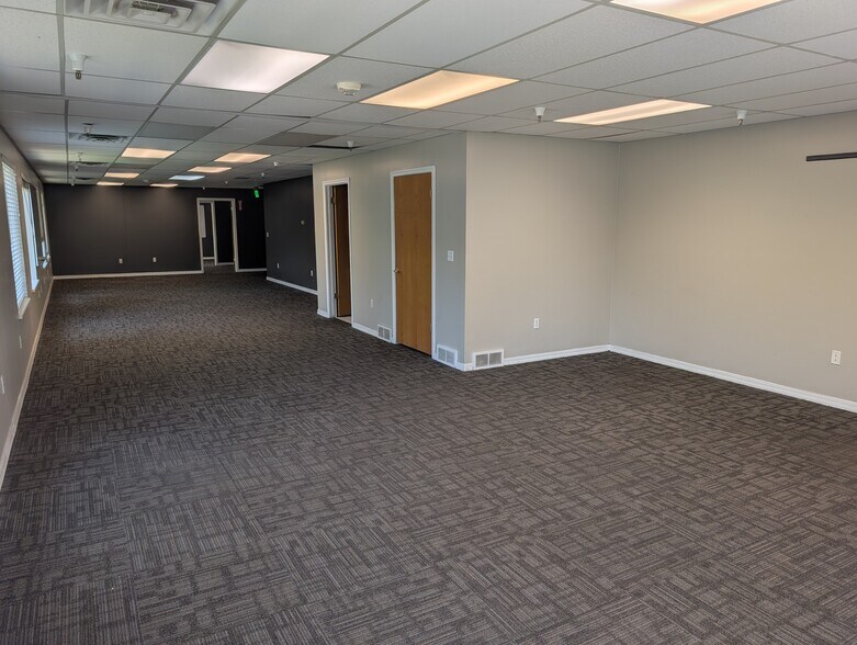 More Photos Of 649 W 9400 S, Sandy Warehouse For Lease