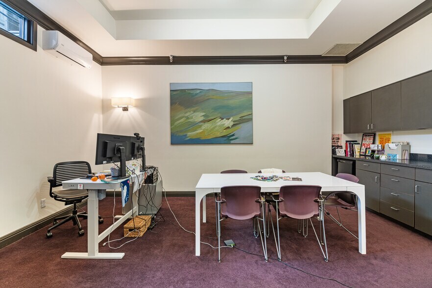 More Photos Of 623 W Main St, Louisville Office For Sale