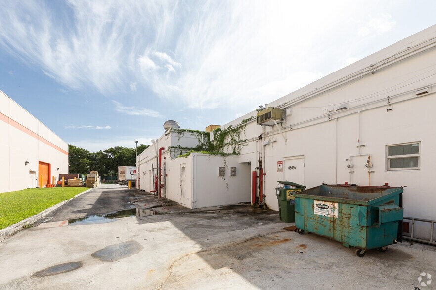 More Photos Of 8505-8521 SW 136th St, Miami Freestanding For Lease