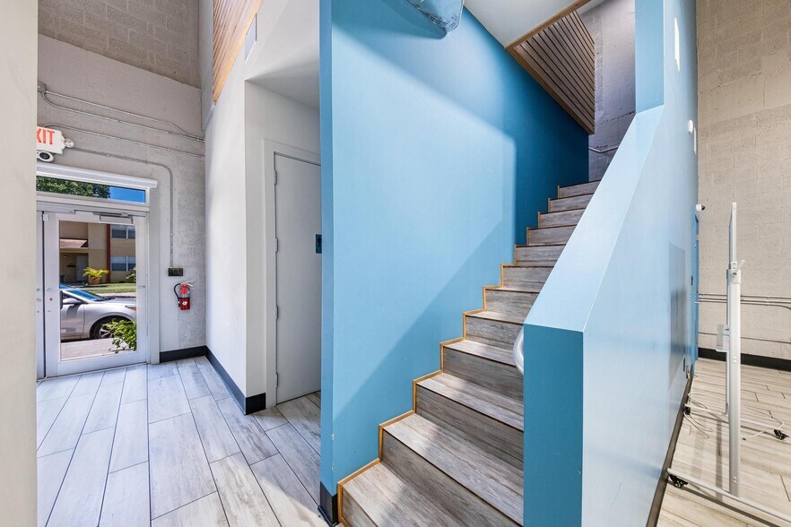More Photos Of 3305 SW 37th Ave, Miami Office For Sale