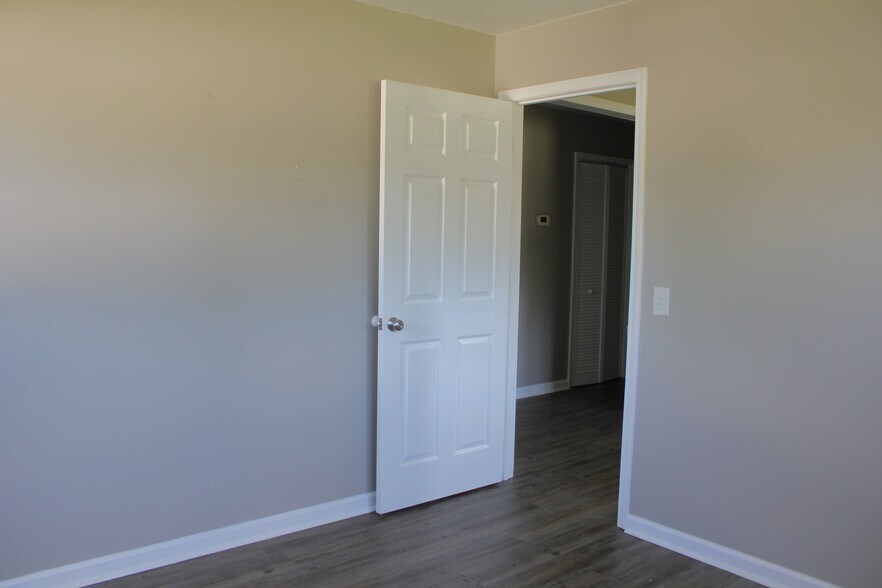 More Photos Of 1402 Rucker Blvd, Enterprise Office For Sale