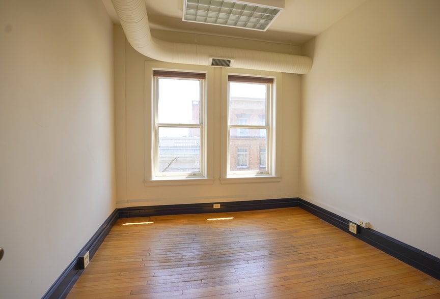 More Photos Of 5 S Market St, Frederick Storefront Retail Office For Lease