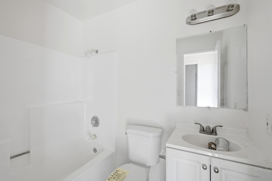 More Photos Of 4073-4077 Chamoune Ave, San Diego Apartments For Sale