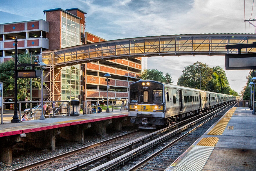 More Photos Of 183 Mineola Blvd, Mineola Medical For Sale