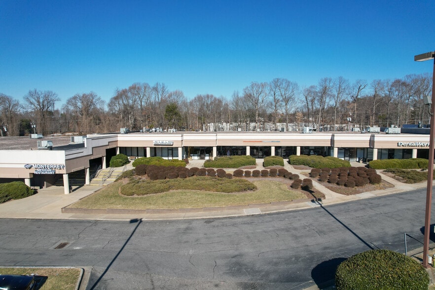 More Photos Of 3716-3728 Battleground Ave, Greensboro Unknown For Lease