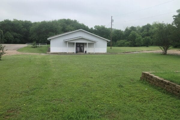 More Photos Of 915 Country Club Rd, Cleburne Religious Facility For Sale