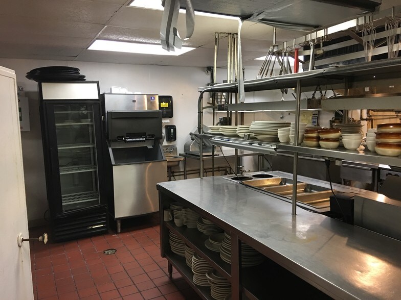 More Photos Of 4768 Lake Ave, Rochester Restaurant For Lease