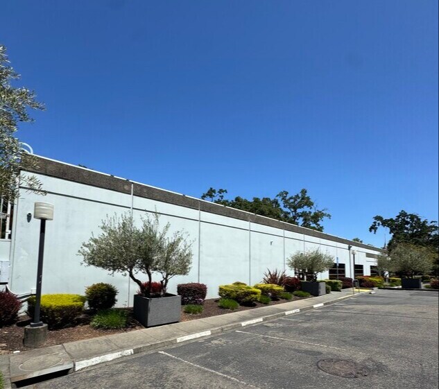 More Photos Of 5355 Skylane Blvd, Santa Rosa Flex For Sale