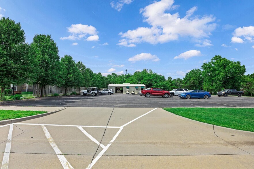More Photos Of 355 E Pebble Creek Ter, Mustang Sports And Entertainment For Sale