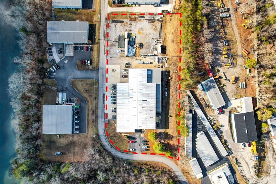 More Photos Of 100 Meco Ln, Oak Ridge Warehouse For Lease