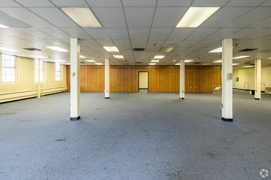 More Photos Of 447 Hamilton St, Toledo Light Distribution For Sale