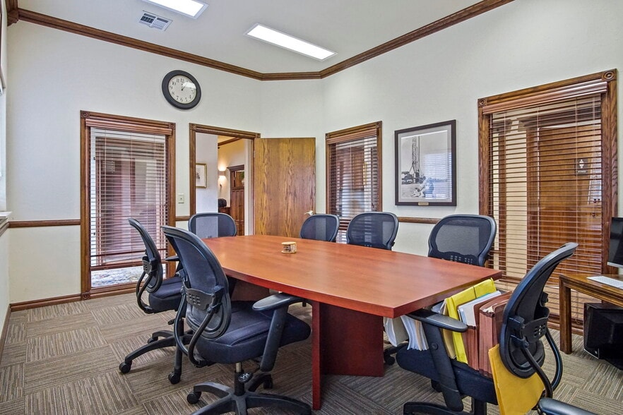 More Photos Of 1006 24th Ave NW, Norman Office For Sale