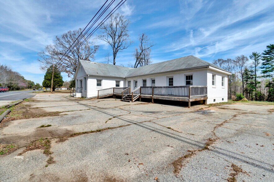 More Photos Of 12117 Highway 221, Woodruff Office For Sale