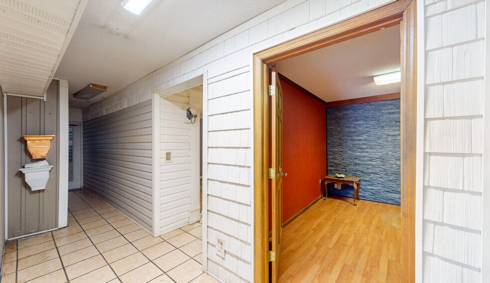 More Photos Of 5534/5546 Waterlevel Hwy, Cleveland Light Distribution For Sale