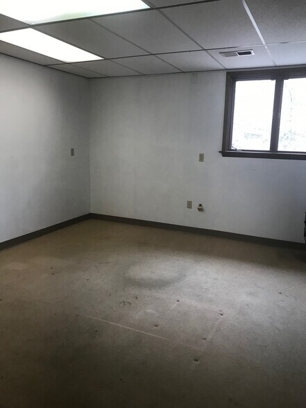 More Photos Of 1311 Boston Hollow Rd, McKeesport Storefront Retail Office For Lease