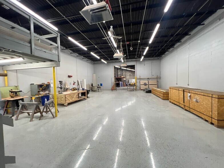 More Photos Of 159 Temple St, Nashua Warehouse For Lease