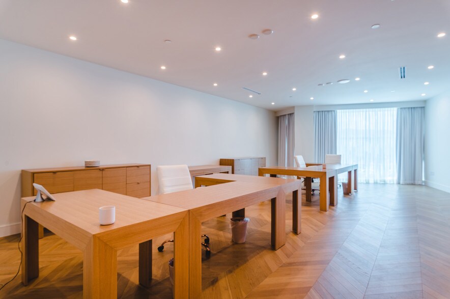 More Photos Of 2211 W Burbank Blvd, Burbank Office For Sale