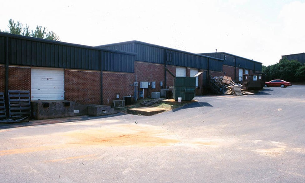 More Photos Of 526-534 Pylon Dr, Raleigh Light Distribution For Lease